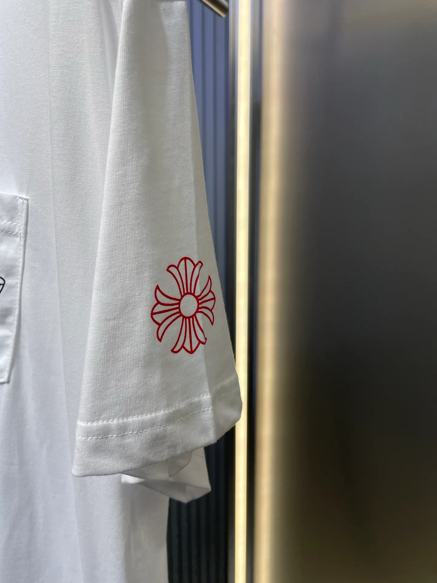 🅿️260 chrome hearts 🌟【Top replica】Shadow cross short-sleeved craftsmanship description: The fabric is made of 26-woven 200g cotton, and the printing is hand-printed with glue. The overall routing is straight and delicate, the fabric is comfortable and soft, and the color is consistent without color difference. It can be matched with the same style to create a fashionable look and control various occasions. Customized accessories, complete three labels, same style for men and women! ⚠️ Color: white black size: sml